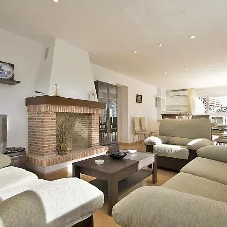 Ifac Sleeps 12 Pool Villa *